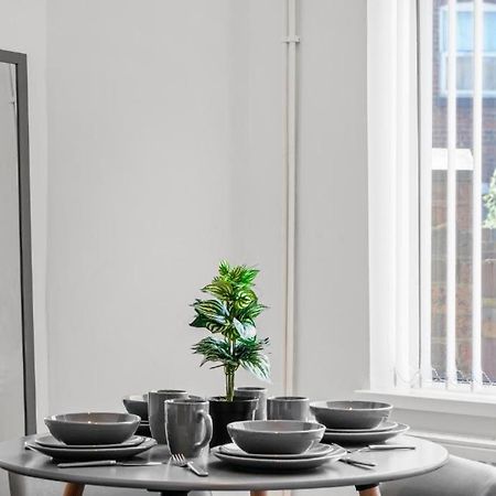 Modern Equipped 4 Bedroom House In Central Stoke-Free Parking מראה חיצוני תמונה