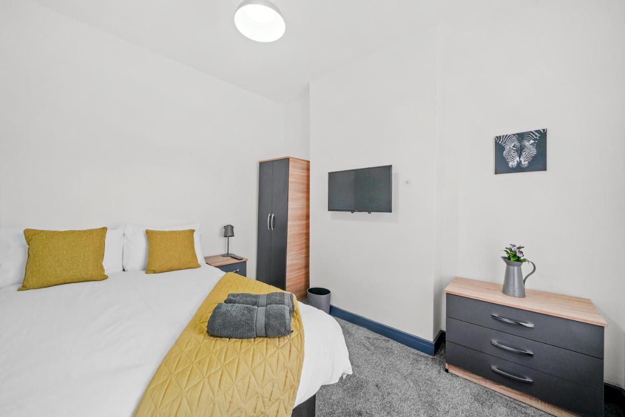 Modern Equipped 4 Bedroom House In Central Stoke-Free Parking מראה חיצוני תמונה