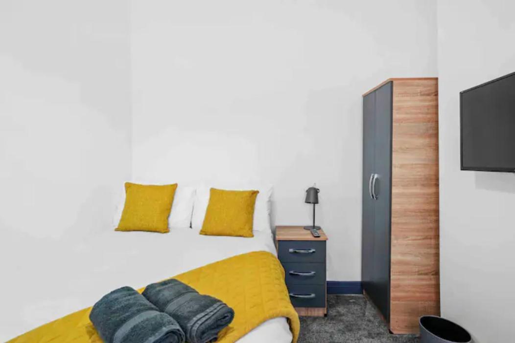 Modern Equipped 4 Bedroom House In Central Stoke-Free Parking מראה חיצוני תמונה