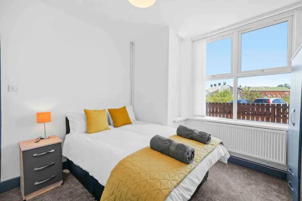 Modern Equipped 4 Bedroom House In Central Stoke-Free Parking מראה חיצוני תמונה